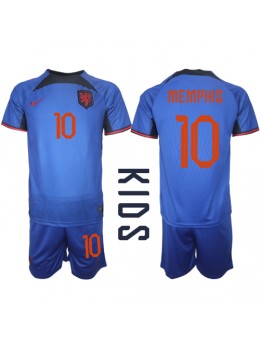 Nederländerna Memphis Depay #10 Replika Borta Kläder Barn VM 2022 Kortärmad (+ byxor)